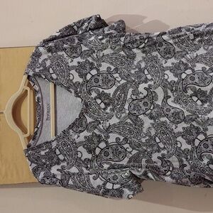 Women's plus size 1x 22/24 v neck paisley pattern tunic / t-shirt